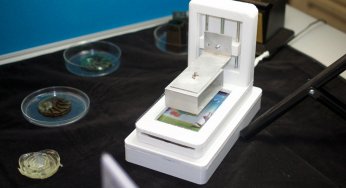 Una impresora 3D que imprime con un teléfono móvil…